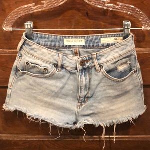 Bullhead  short, 5, faded, frayed shorts
